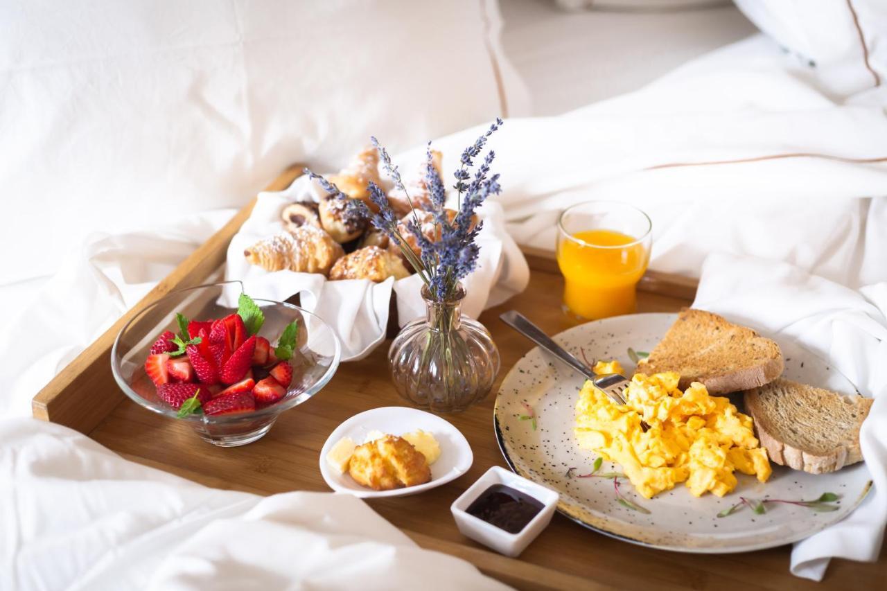 Corpo Santo Lisbon Historical Hotel Exterior photo Breakfast in bed