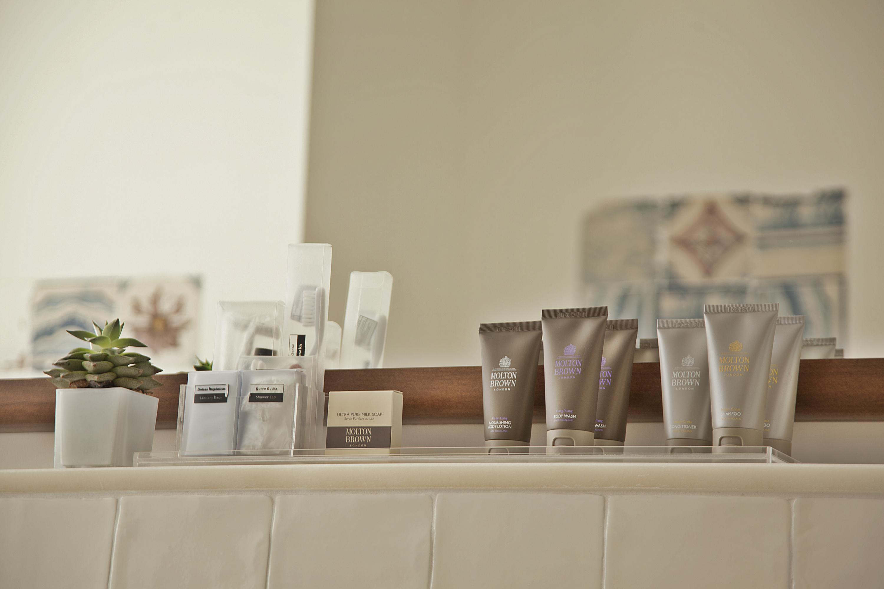 Corpo Santo Lisbon Historical Hotel Exterior photo A selection of spa products